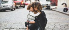 Alleinerziehende Mütter: 7 Tipps für mehr Zufriedenheit