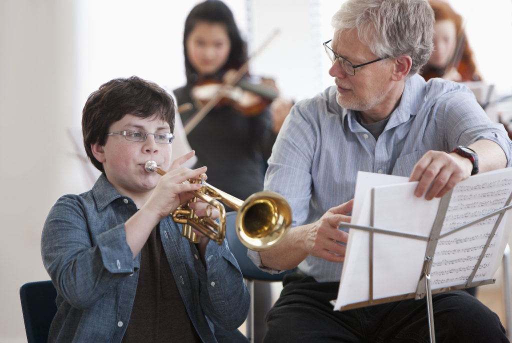 Kinder an Musik heranführen